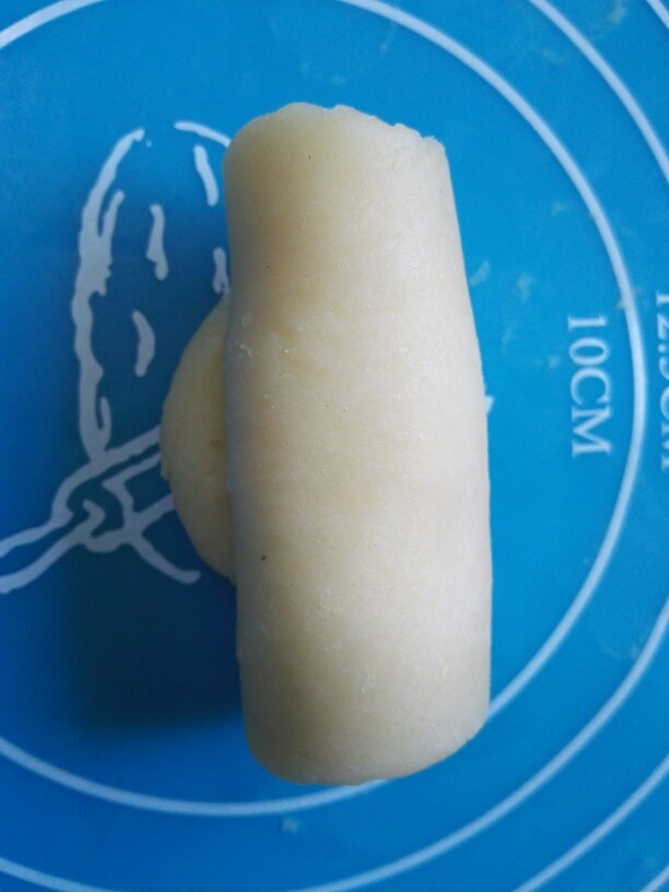 蛋黄酥,卷在一起