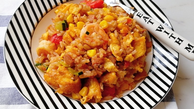 番茄虾仁蔬菜炒饭