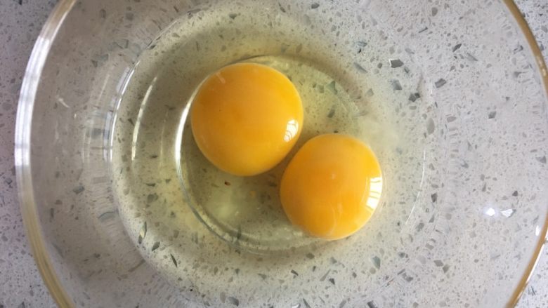 花蛤炖蛋,敲入