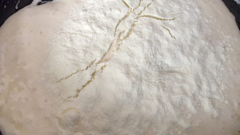 雪花酥,加入奶粉搅拌均匀(小火)