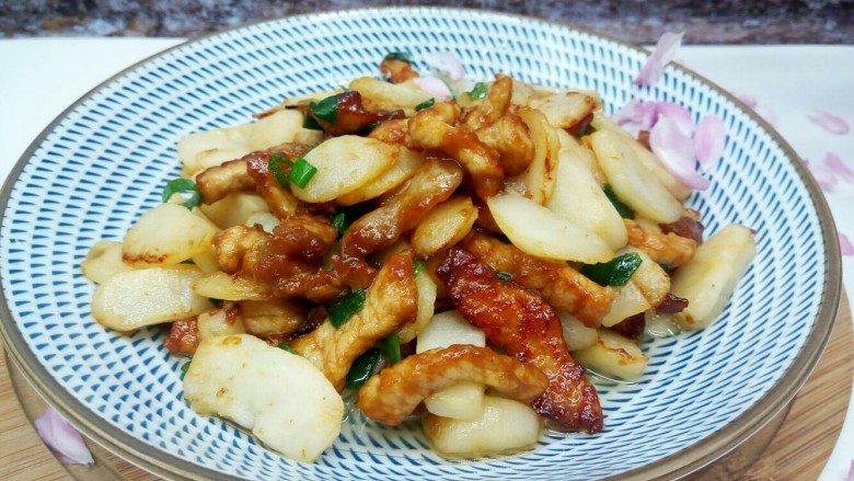 马蹄炒肉丝,肉丝滑嫩,马蹄脆爽