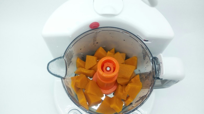 【宝宝辅食】奶香南瓜糊,南瓜蒸熟了,是不是很快