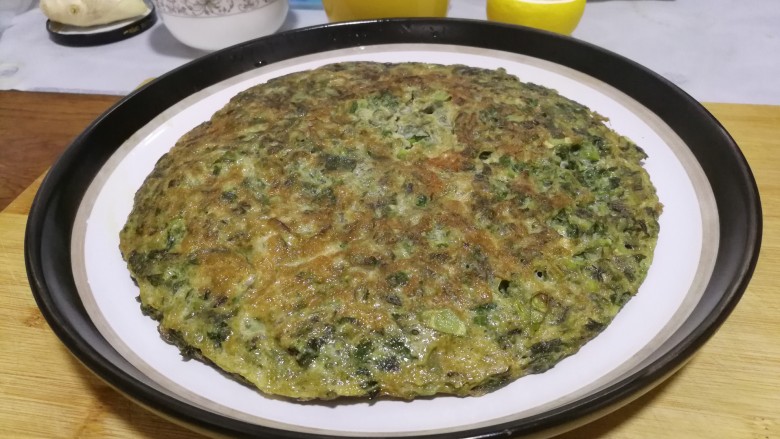 裹蛋香椿,成品。既有香椿的香味儿,又加有鸡蛋的营养,早餐配一碗米粥,小花卷,家的味道!