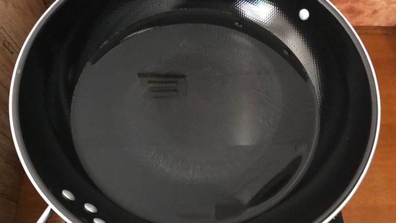 蒜香辣子凉拌野芹菜,煮一锅水