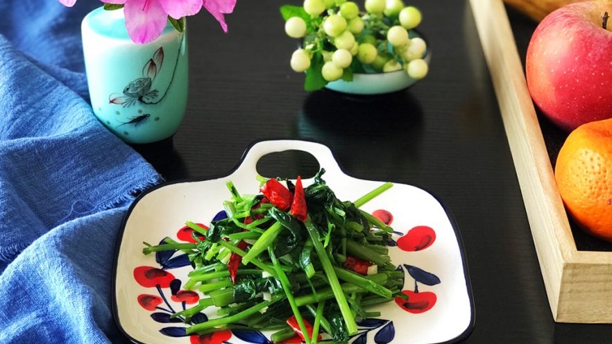 蒜香辣子凉拌野芹菜