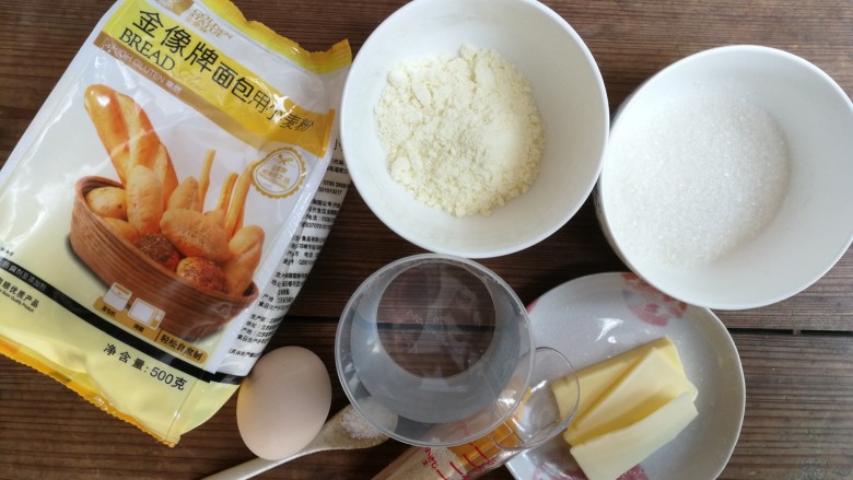 手撕椰蓉面包,准备面团材料,黄油称量后室温软化备用