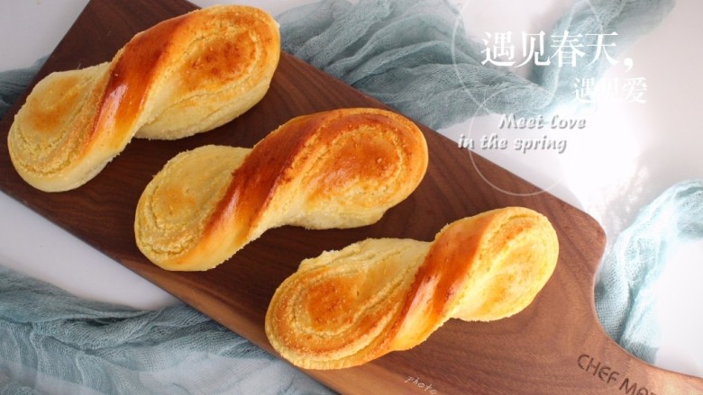 手撕椰蓉面包,金灿灿的,超级诱人~
