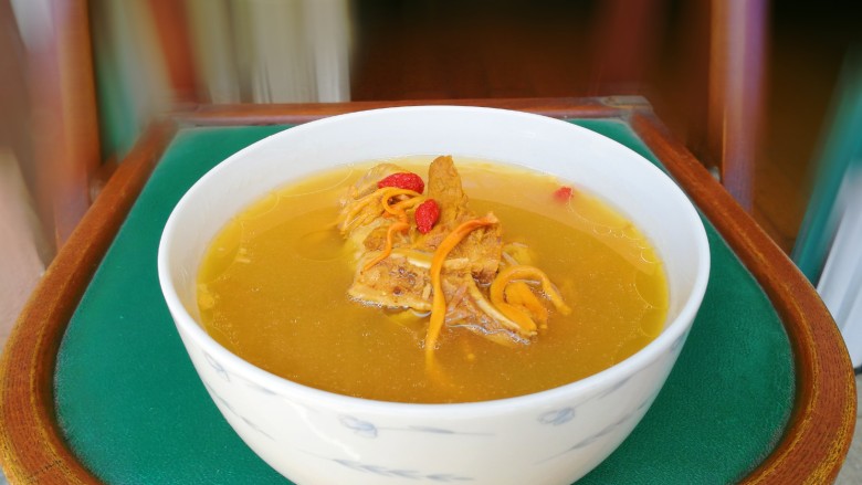 菌类料理+虫草花扇骨汤,虫草花配扇骨相当鲜美