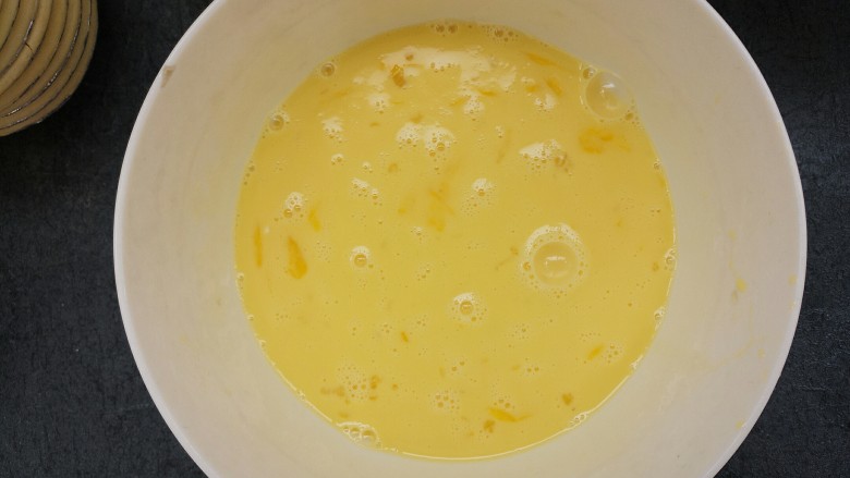 葡萄干蛋挞,搅拌均匀,蛋挞水就做好了