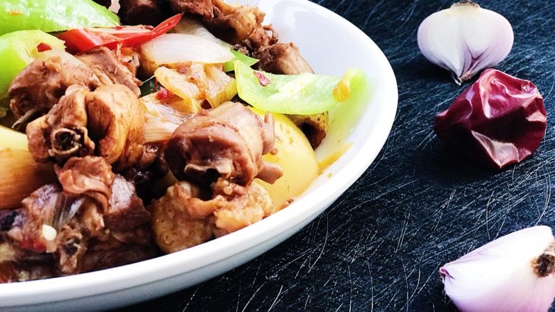 大盘鸡,鸡肉软烂入味 土豆的绵密
咦 爽