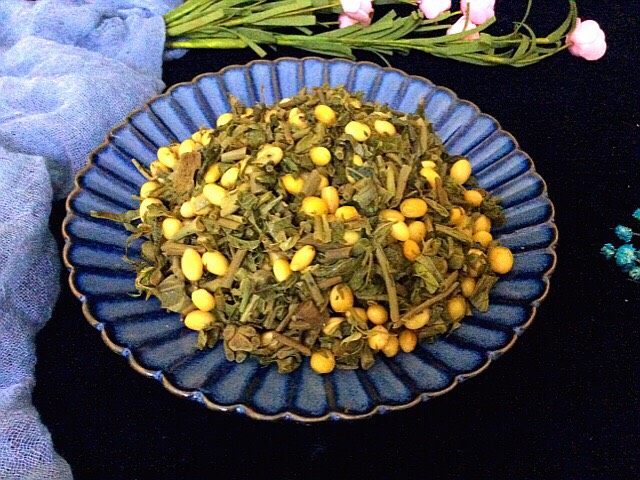 香椿豆,装盘即可食用,香椿味十足黄豆软绵,清香适口