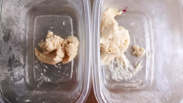 火之舞(火龙果)奶酪软欧包,制作时候的图片被我不小心删除了,大家脑补一下吧!只有这个成品图还被我用了
烫种方法:开<a style='color:red;display:inline-block;' href='/shicai/ 156925'><a style='color:red;display:inline-block;' href='/shicai/ 156925'>水</a></a>倒入分钟快速拌匀至无干粉即可,放凉密封冰箱冷藏过夜即可使用。
老面方法:<a style='color:red;display:inline-block;' href='/shicai/ 731'>酵母</a>,盐用<a style='color:red;display:inline-block;' href='/shicai/ 156925'><a style='color:red;display:inline-block;' href='/shicai/ 156925'>水</a></a>化开和面,搅拌均匀光滑,冰箱冷藏过夜使用。