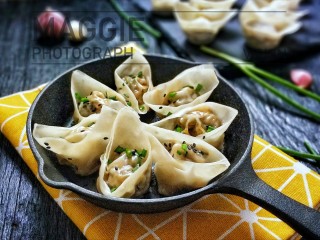香煎槐花牛肉馄饨