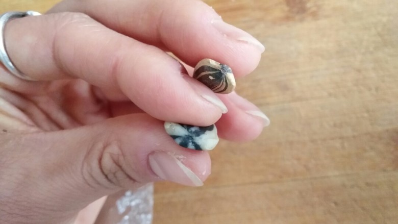 葵花籽酥―《舌尖上的中国3》中同款,和真葵花籽尾部做一下对比,做出收于一点的感觉。