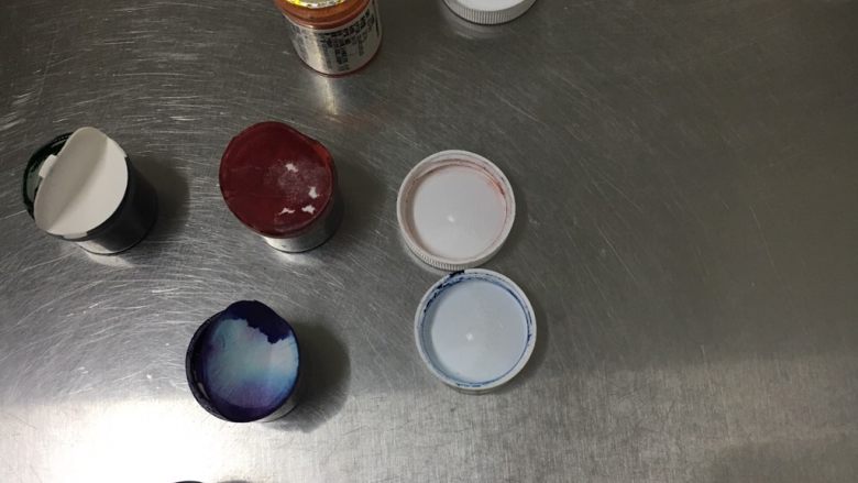 蛋白棒棒糖,花嘴装好裱花袋，准备好色素