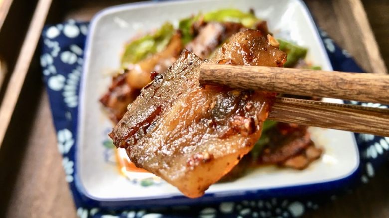 回锅肉,肉片琥珀色彩,晶莹剔透,肥而不腻,色香味俱全。