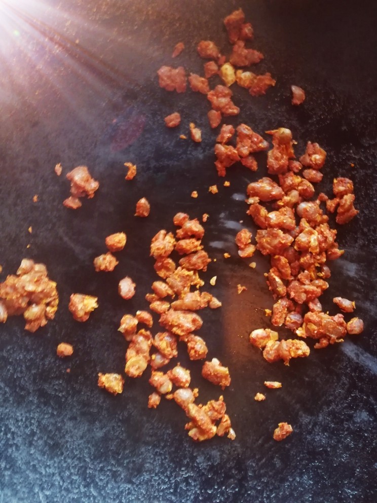 凉拌苦瓜,锅烧热放入豆豉炒香