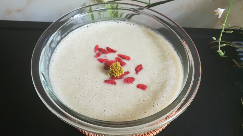 天青色等烟雨,而我在等你——蚕豆浓浆,好喝看得见的蚕豆浓浆就做好了,真的非常棒,比普通的豆浆的口感好太多了。