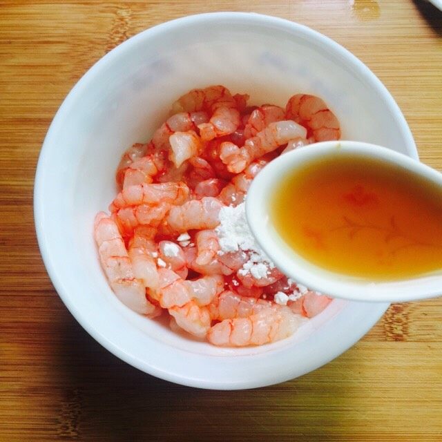 双笋炒虾仁(芦笋+玉米笋),1勺<a style='color:red;display:inline-block;' href='/shicai/ 718'>料酒</a>