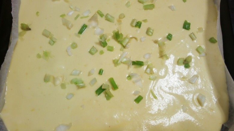 香葱肉松蛋糕,洒上一层葱花