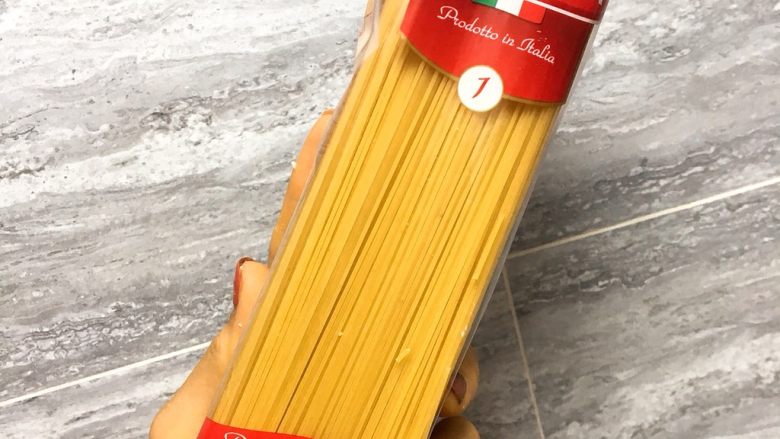 🍤番茄🍅意面🍝,我用的是这种细的意大利面,比较好煮也好入味