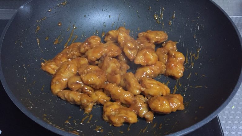 糖醋里脊,酱汁完全包裹里脊即可