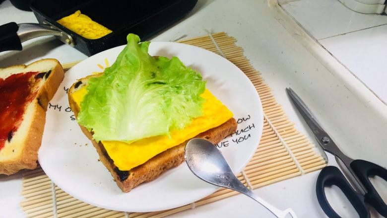 强迫症的吐司三明治,生菜去梗(为了平整哈哈)