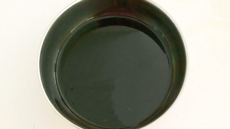 爽口小菜 黄瓜酱豆,把调好的酱汁倒入盆中晾凉备用