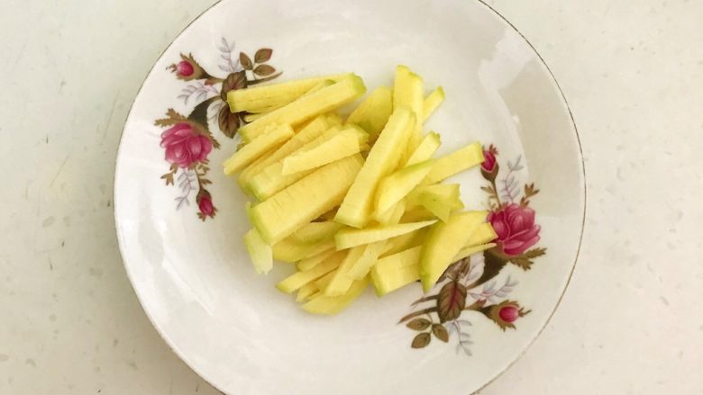 爽口小菜 黄瓜酱豆,<a style='color:red;display:inline-block;' href='/shicai/ 2801'>鲜姜</a>切成丝