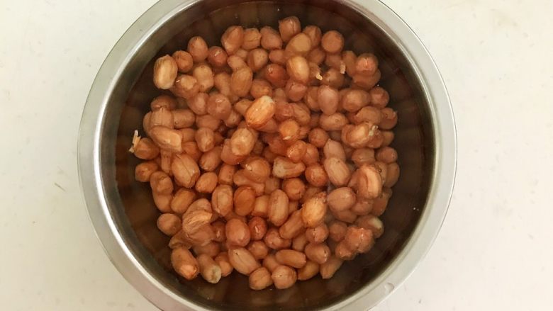爽口小菜 黄瓜酱豆,用冷水浸泡10分钟