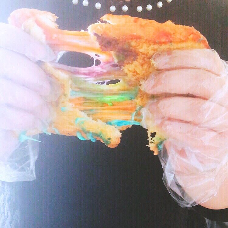 网红彩虹🌈拉丝面包,慢慢拉开,彩虹就出现啦