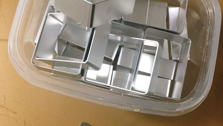 凤梨酥,事先准备好这样的凤梨酥长方形的模具。