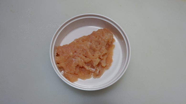 藜麦毛豆鸡茸羹,<a style='color:red;display:inline-block;' href='/shicai/ 94'>鸡肉</a>剁成肉末,