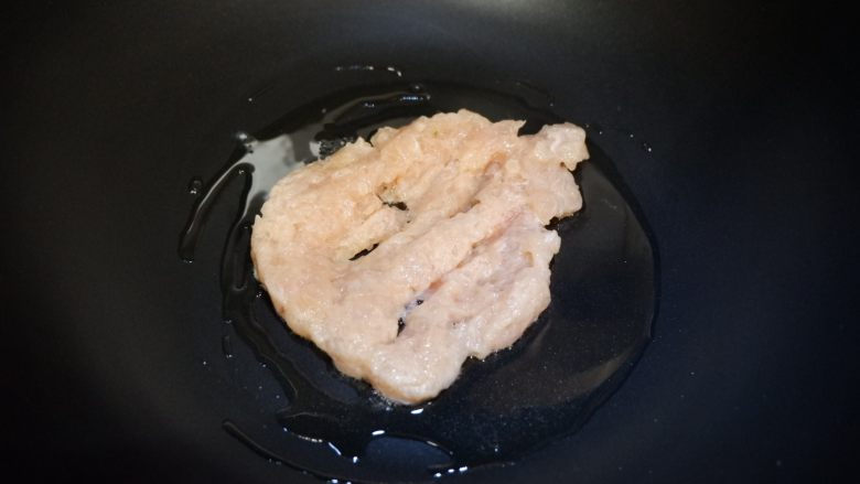 藜麦毛豆鸡茸羹,加入鸡肉