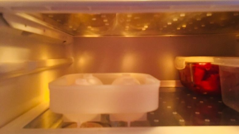 日料,改良版樱花水信玄饼,放入冰箱冷藏⊙▂⊙等着吧哈哈😄赶紧洗碗去