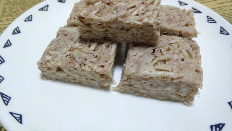香煎芋丝饼,按照口味蘸白砂糖,或者蘸辣酱都可以