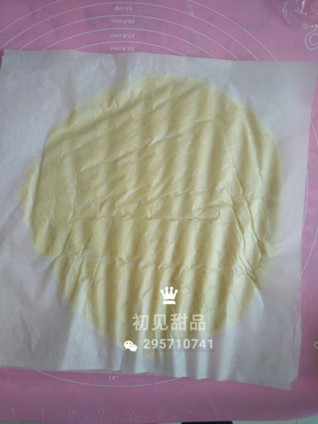 意式经典——弗洛伦萨饼干,按压到已经延展开来就可以用擀面杖去擀了。