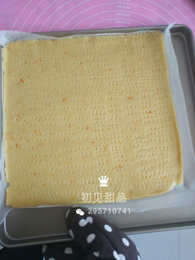 意式经典——弗洛伦萨饼干,在饼底扎孔,是为了给饼干排气。