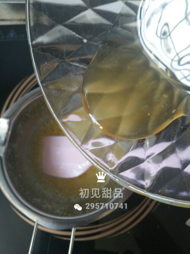 意式经典——弗洛伦萨饼干,等到砂糖融化并变粘稠后加入蜂蜜。