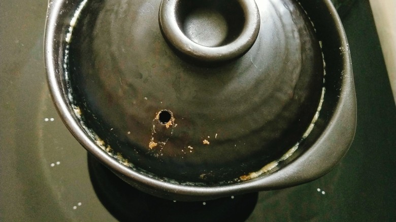 无花果小米粥,砂锅定时15分钟,然后焖十分钟
