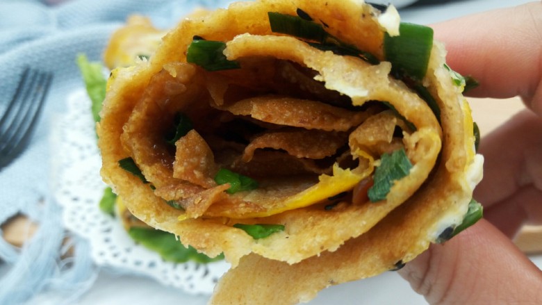 煎饼果子,卷起来吃,好香