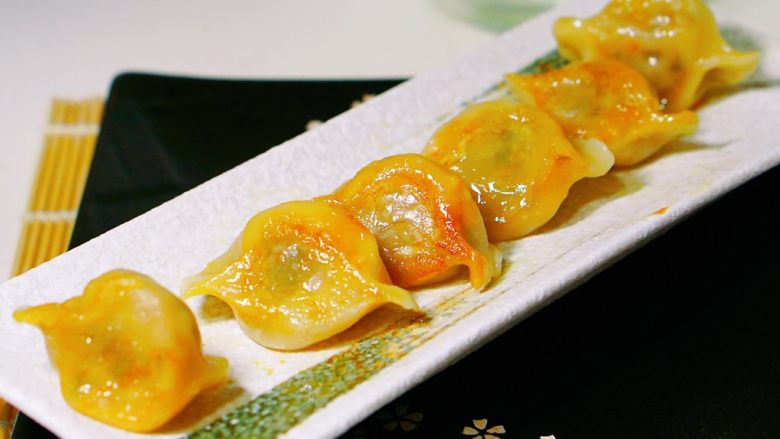 电饭锅煎饺,解放双手,哇哈哈哈,味道太好了😂