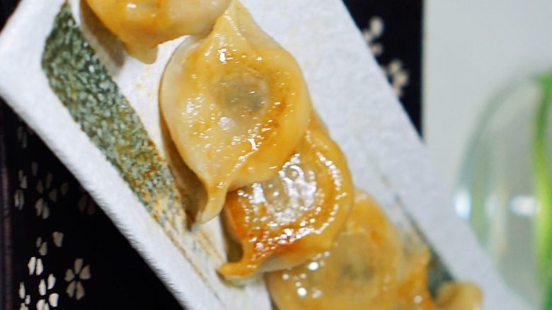 电饭锅煎饺,解放双手,老公全吃了