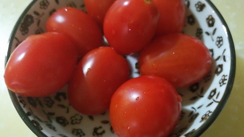 以茶入膳,绿茶芦笋虾,<a style='color:red;display:inline-block;' href='/shicai/ 89994'>小番茄</a>洗净沥干