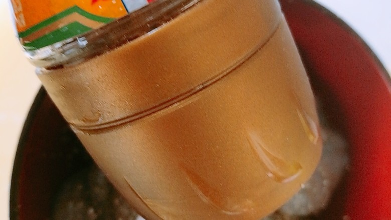 以茶入膳,绿茶芦笋虾,加入<a style='color:red;display:inline-block;' href='/shicai/ 720'>胡椒粉</a>