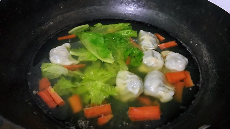 天天营养早餐不重样1202,胡萝卜熟时,关火,入生菜。