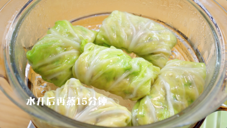 蔬菜鸡肉卷,冷水上锅,水开后蒸15分钟