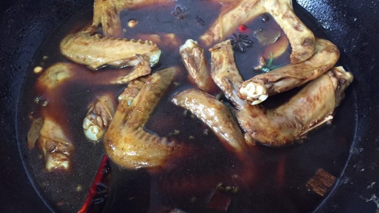 休闲零食~~卤鸭翅,加入没过鸭翅的水