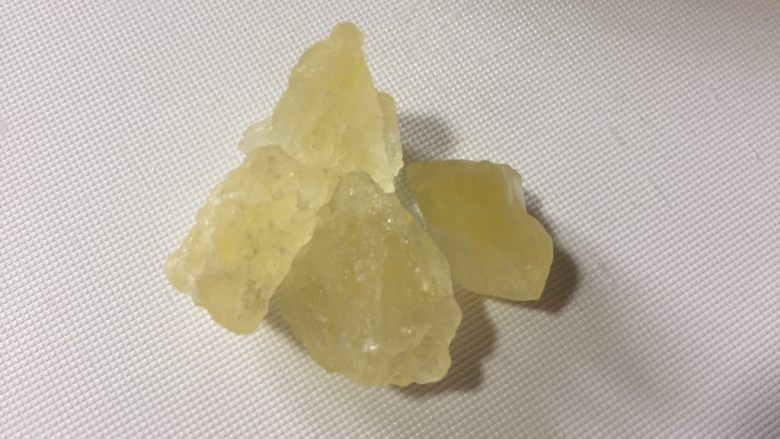 休闲零食~~卤鸭翅,准备适量的<a style='color:red;display:inline-block;' href='/shicai/ 866'>冰糖</a>