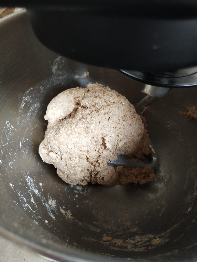 纯全麦～裸麦面包
(王后全麦面粉),最后改3档高速搅打